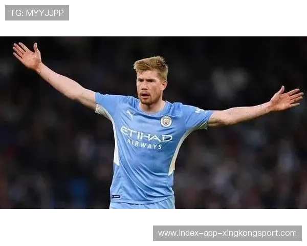 德布劳内脚外侧微调后再送精准斜传，曼城瞬间形成威胁